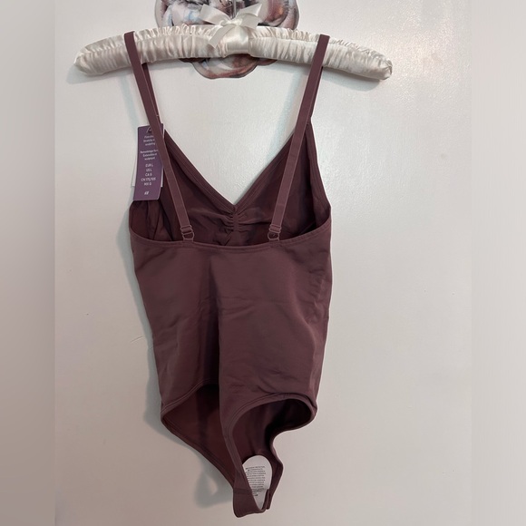 STRETCHY & SCULPTING FIRM SHAPE THONG BODYSUIT H&M NWT SIZE L DARK DUSTY PINK - Picture 2 of 8